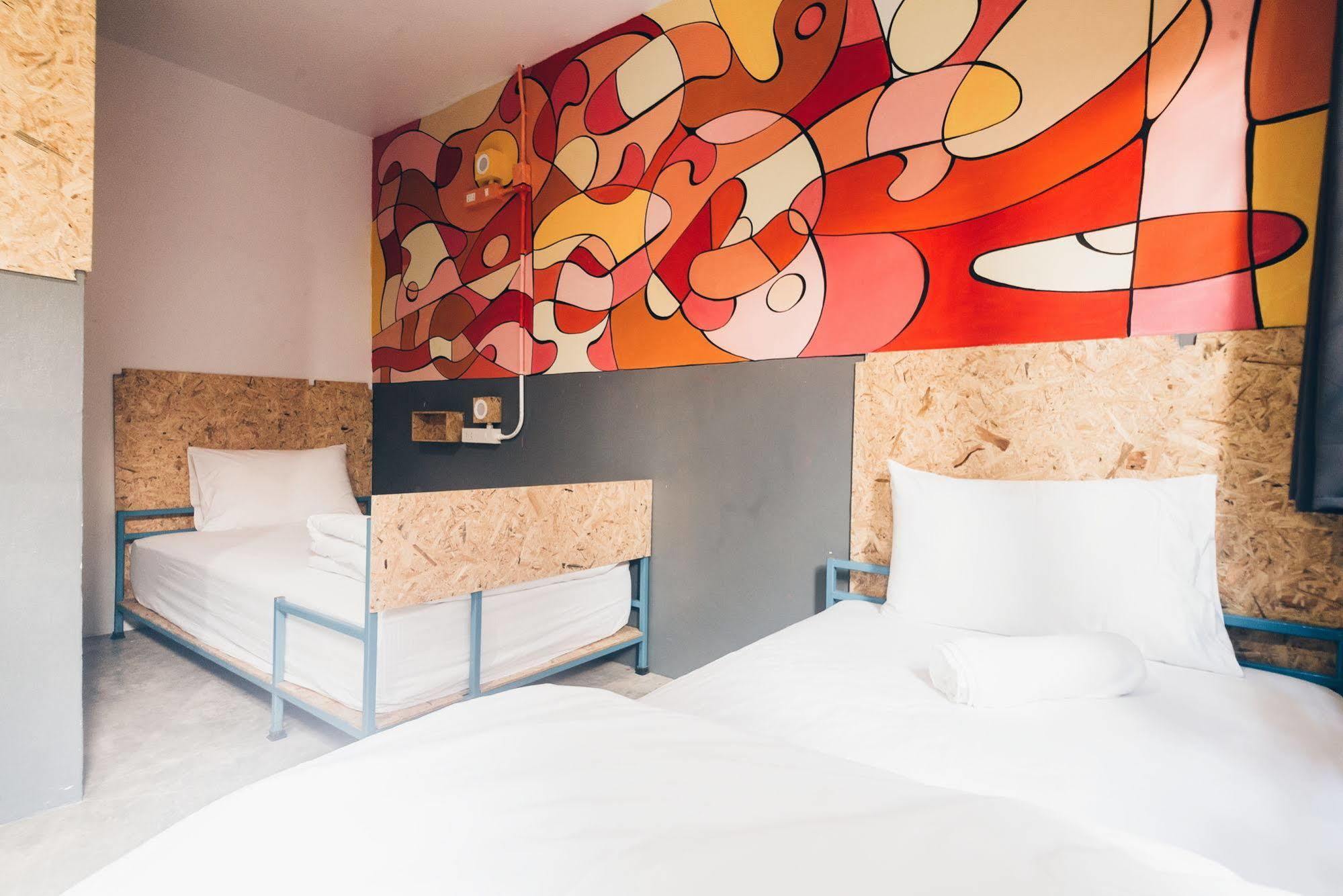 Bed Hostel Phuket Exterior photo